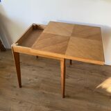 Table depliante carrée, pieds compas