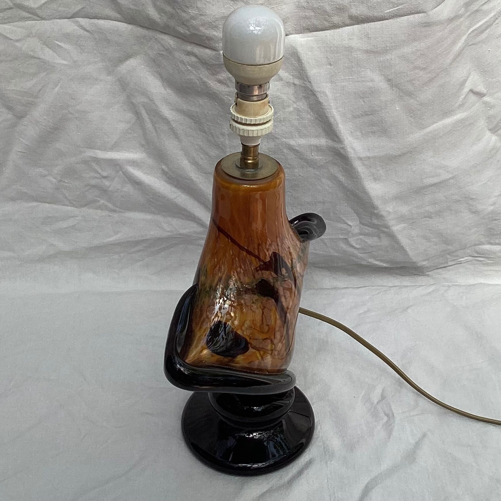 Table lamp foot design molded glass