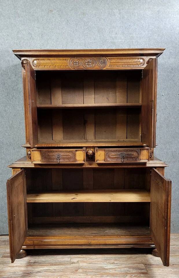 Bellifontain cabinet with 4 recessed panels, 17th century, in solid walnut
