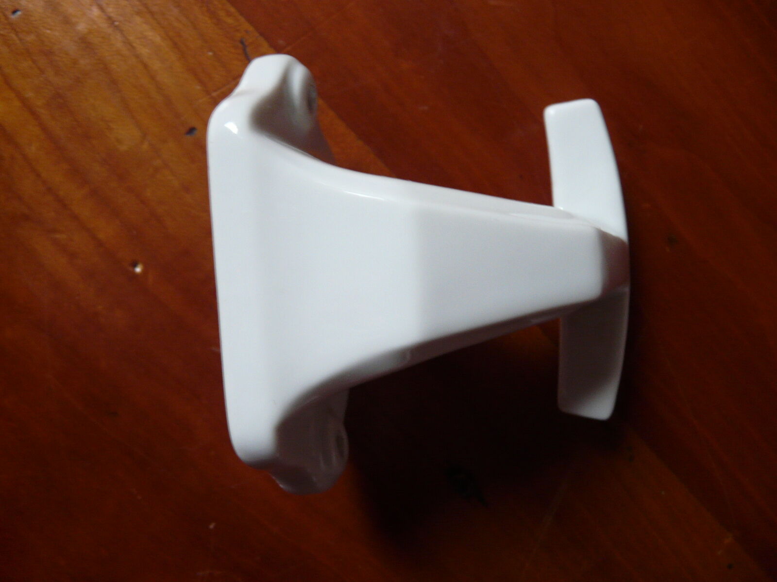 Patère en porcelaine blanche art déco