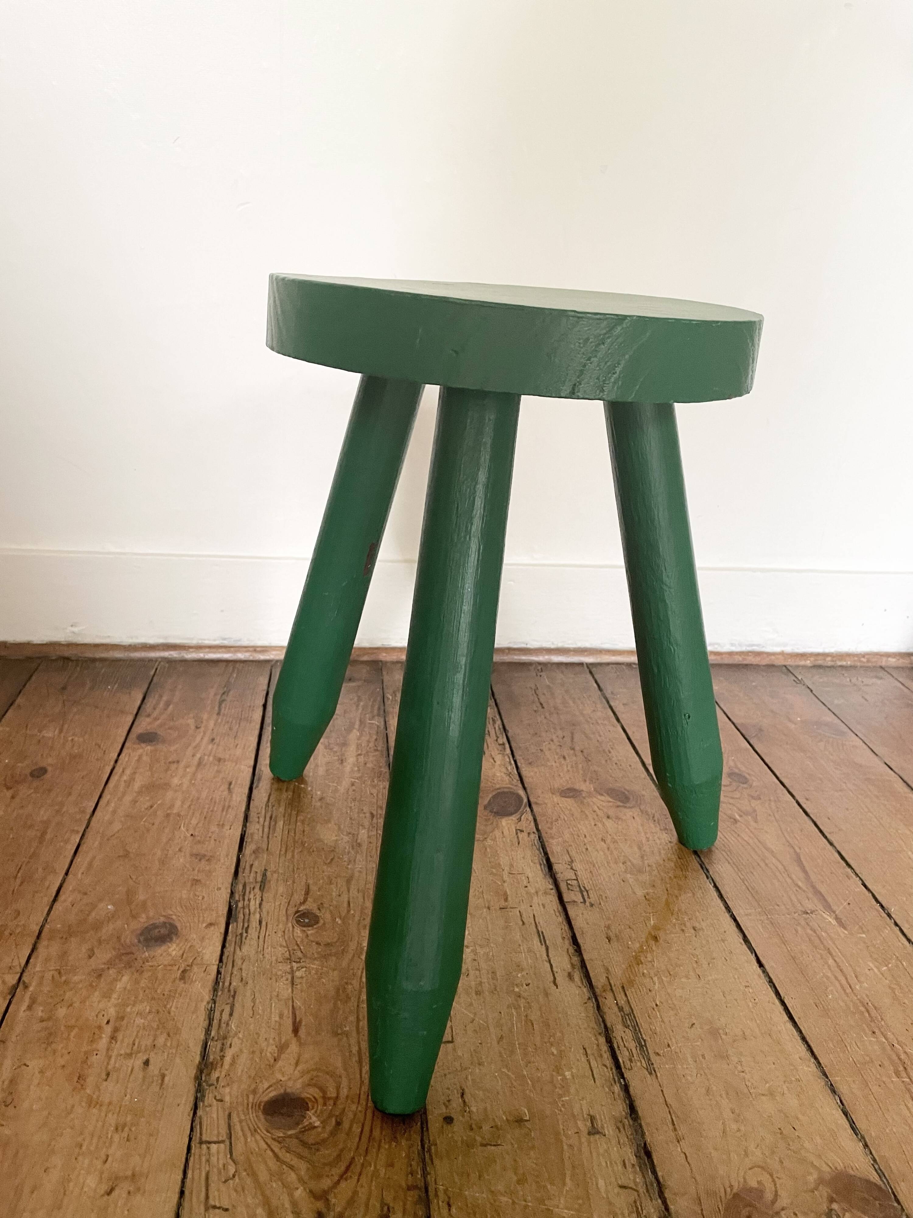 Tabouret trépied peint