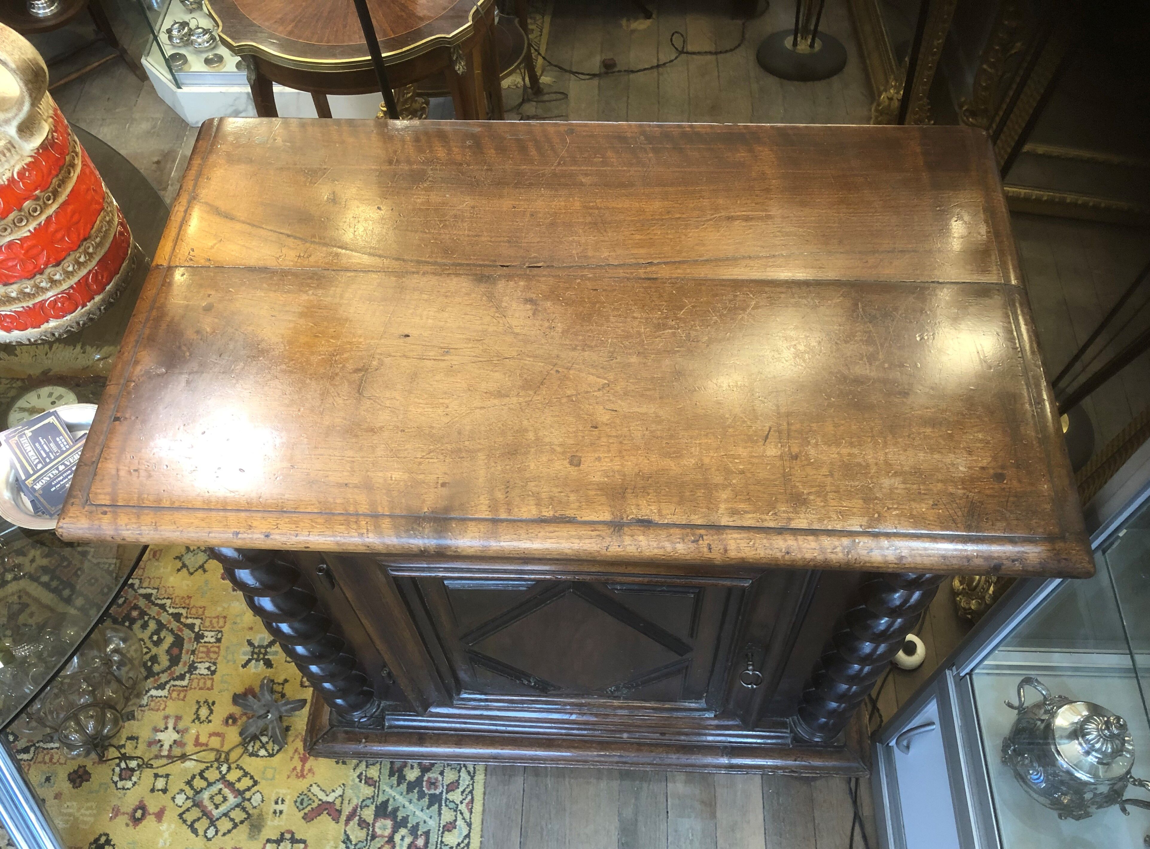 Superb walnut confectioner of the Louis XIII period Mid-XVII