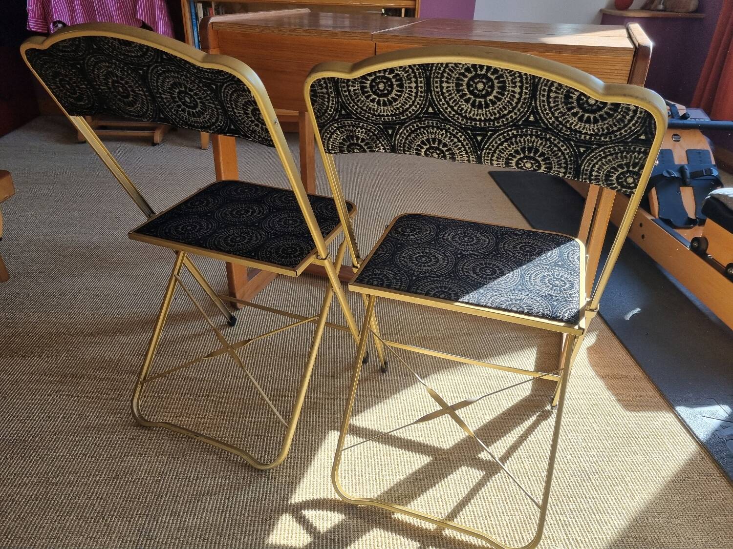 Set of 2 folding chairs in velvet and gold metal