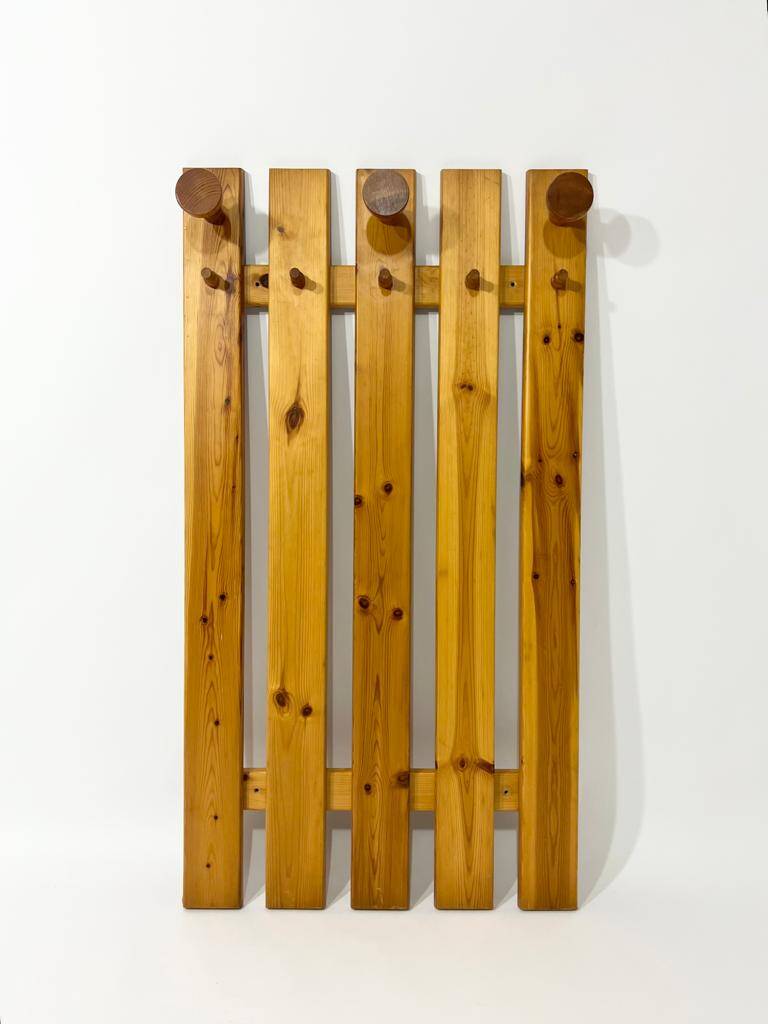 Vintage wall coat rack in solid pine