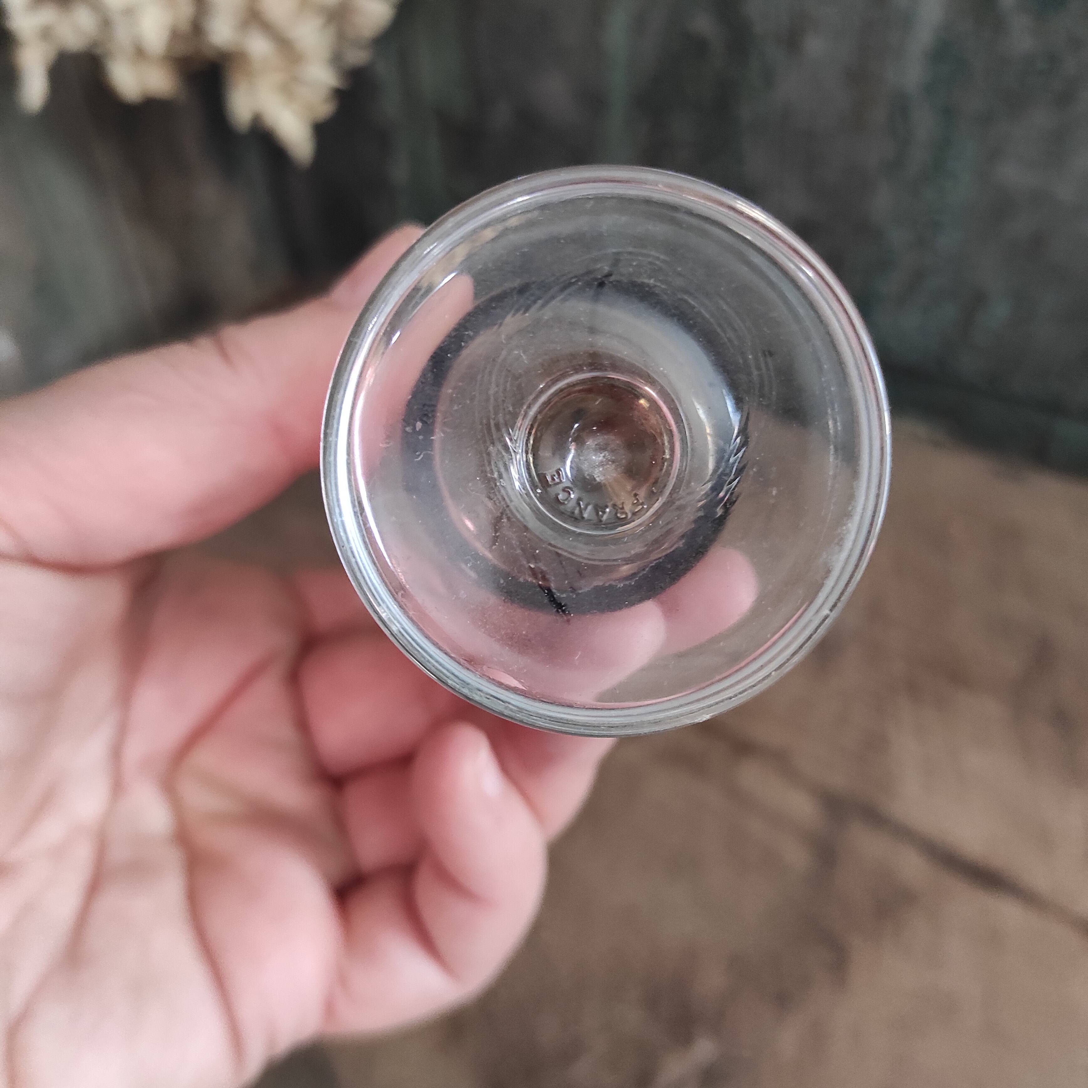 Vintage French champagne glass from Luminarc, in smoked grey