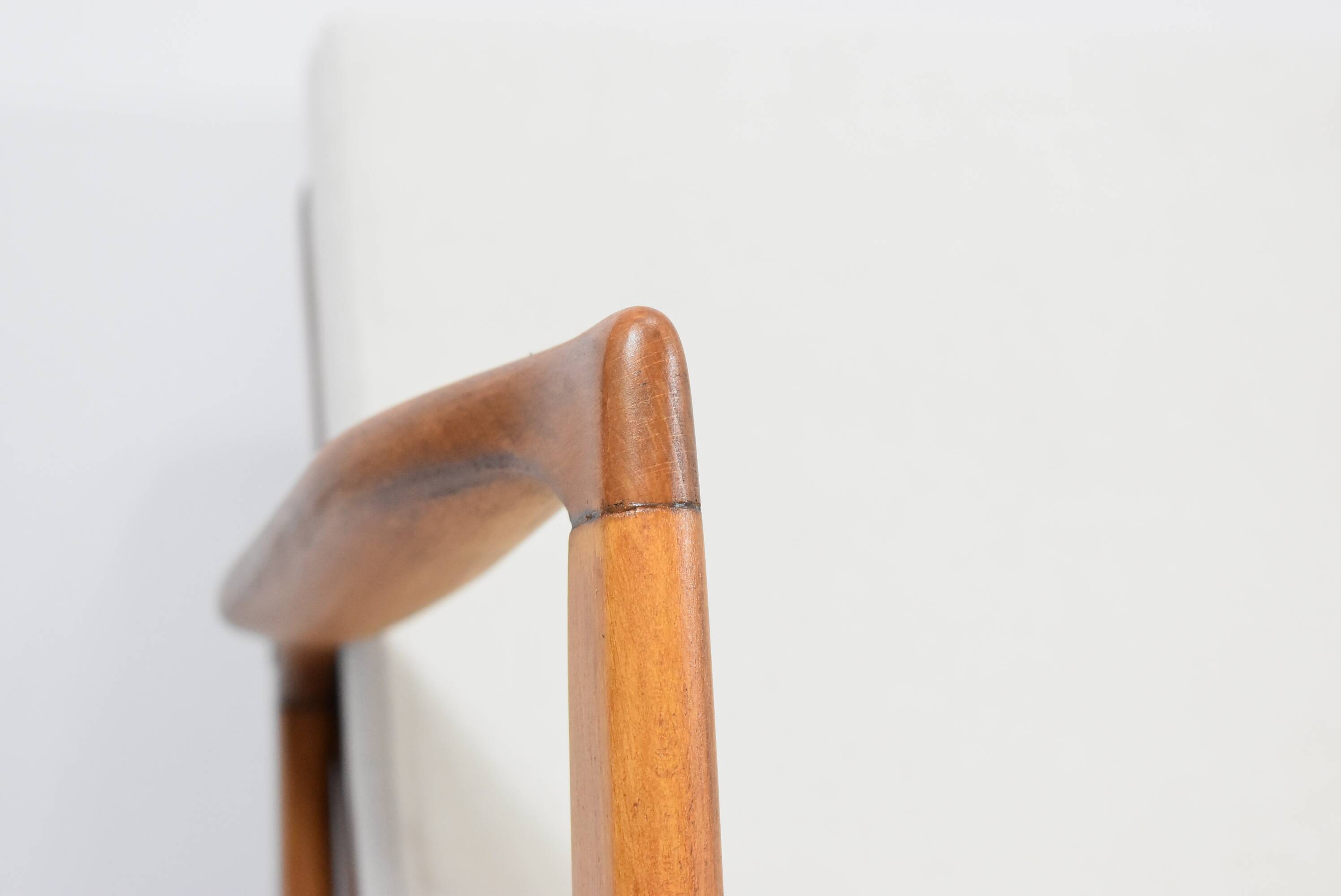 Scandinavian 2-seater Sofa, creme