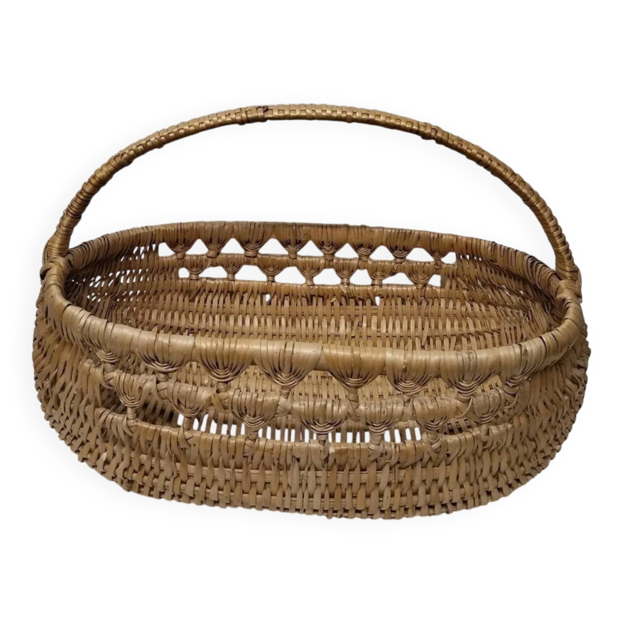 Vintage oval wicker basket with handle