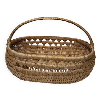 Vintage oval wicker basket with handle