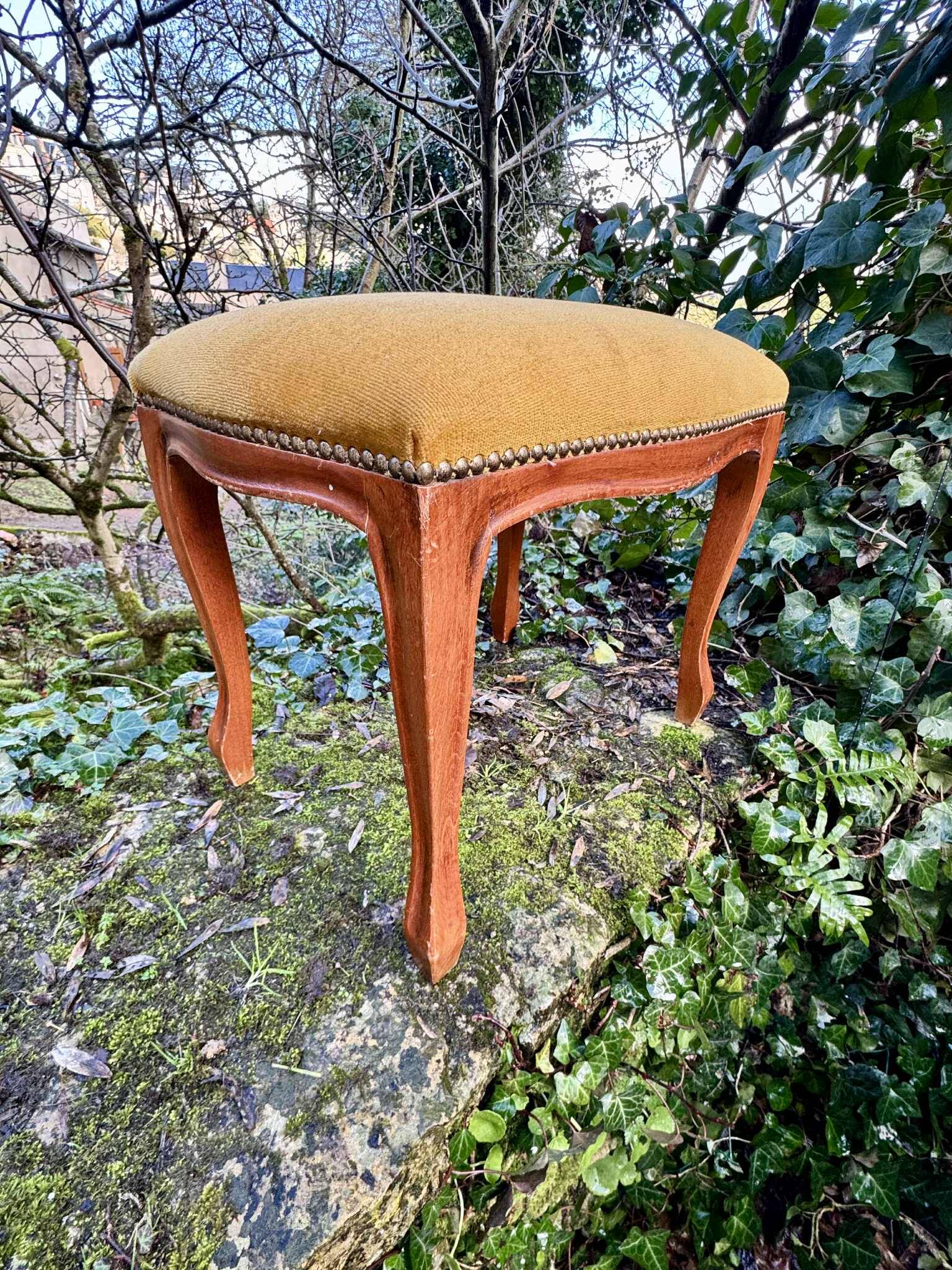 Large studded footrest in Louis XV style