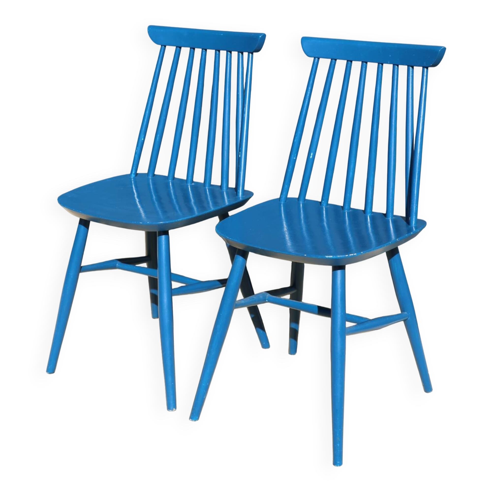 2 blue Tapiovaara style chairs