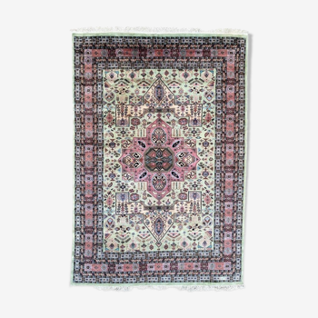 Tapis géométrique pakistanais vintage