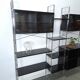 Deens design Denka modulaire kast met chromen houders en planken