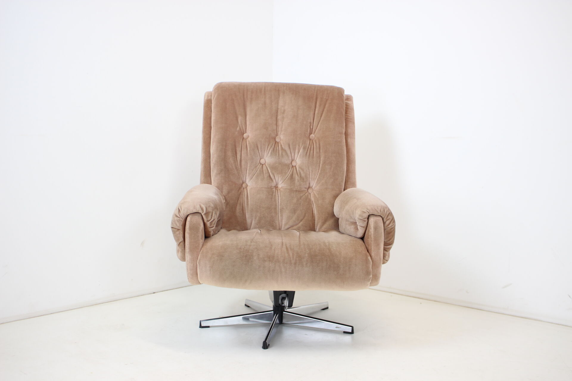 Midcentury swivel leather armchair, peem, finland, 1970s