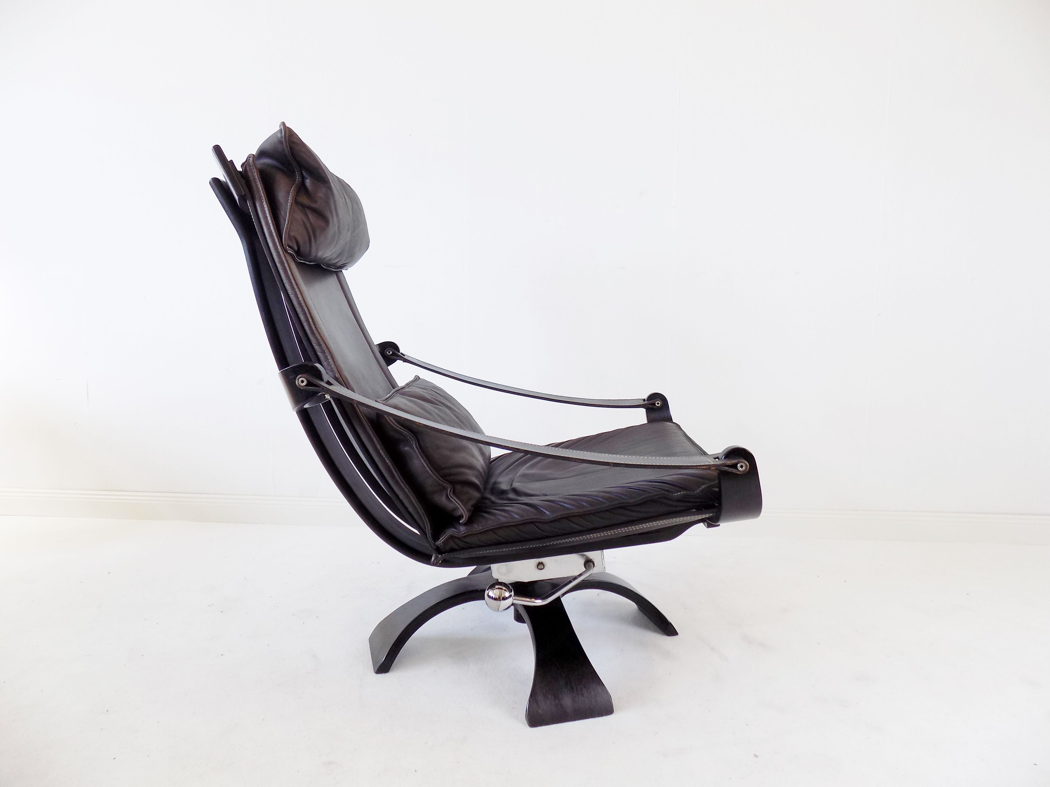 Nelo leather lounge chair by Ake Fribytter
