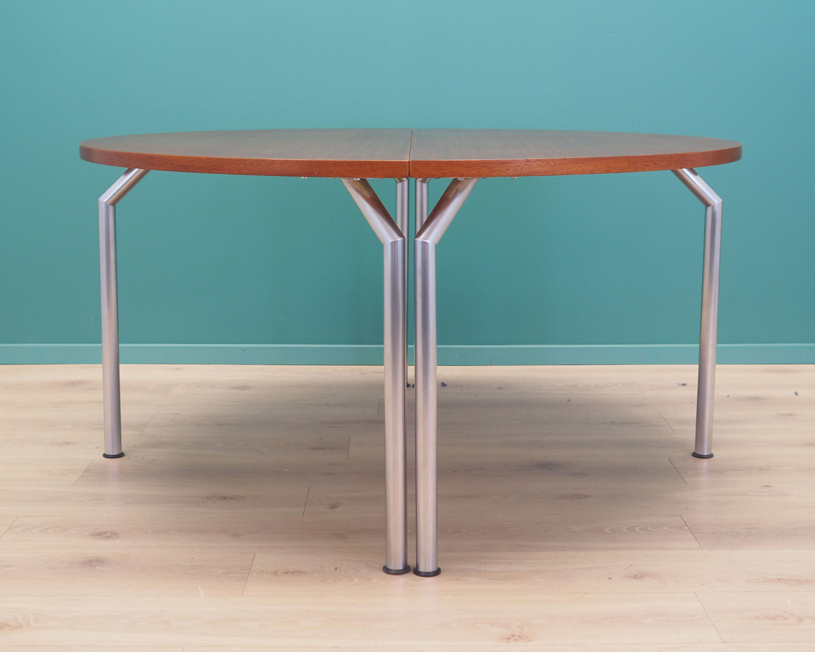 Table demi-ronde en teck, design danois, années 1970, fabricant: Bent Krogh