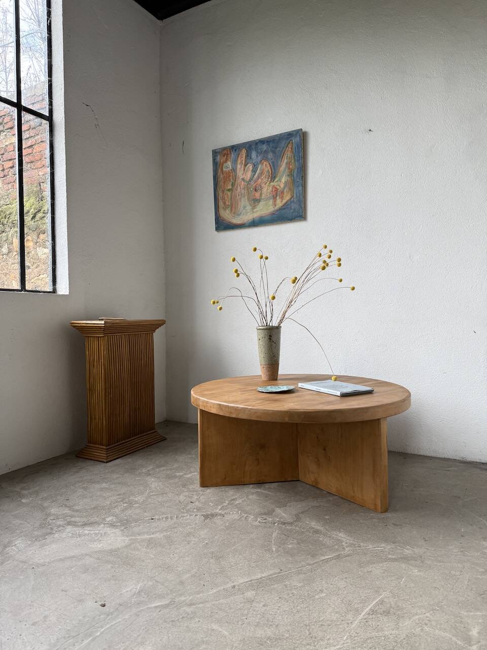 Round modernist coffee table, elm, 1950s.