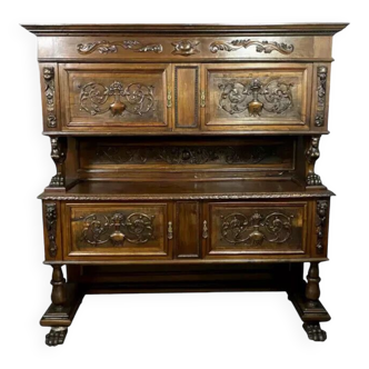 Renaissance sideboard in solid walnut with its original patina around 1850
