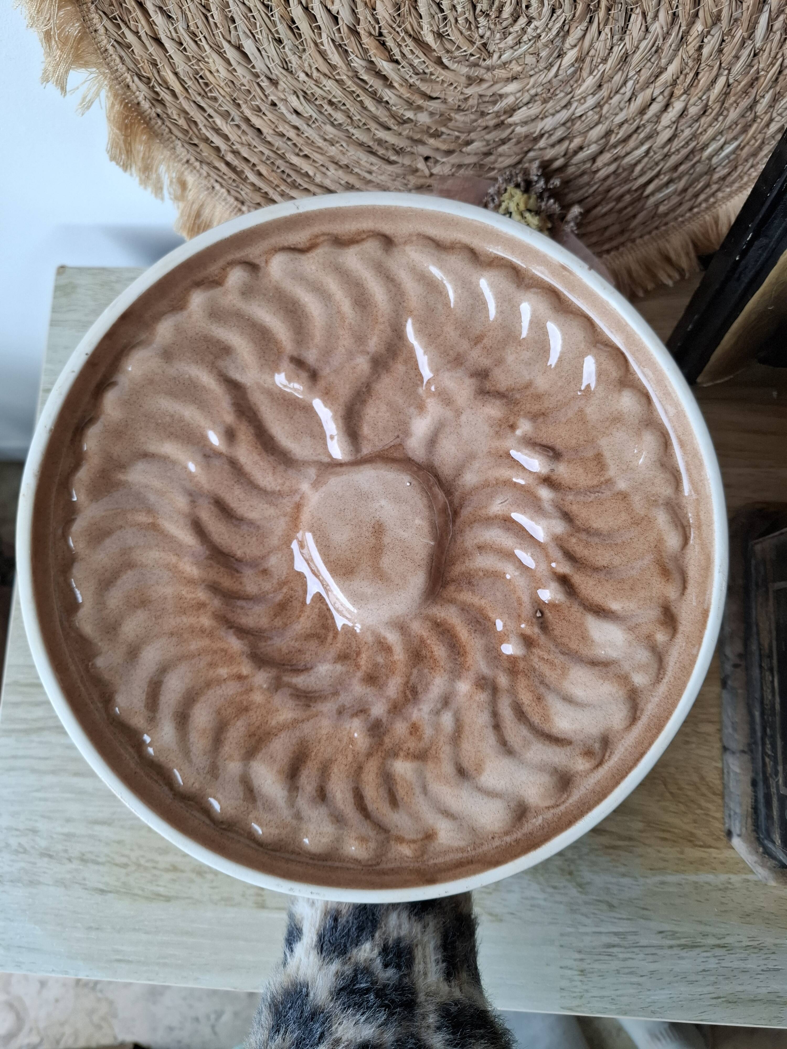 Pie dish in slipware - Apple patterns