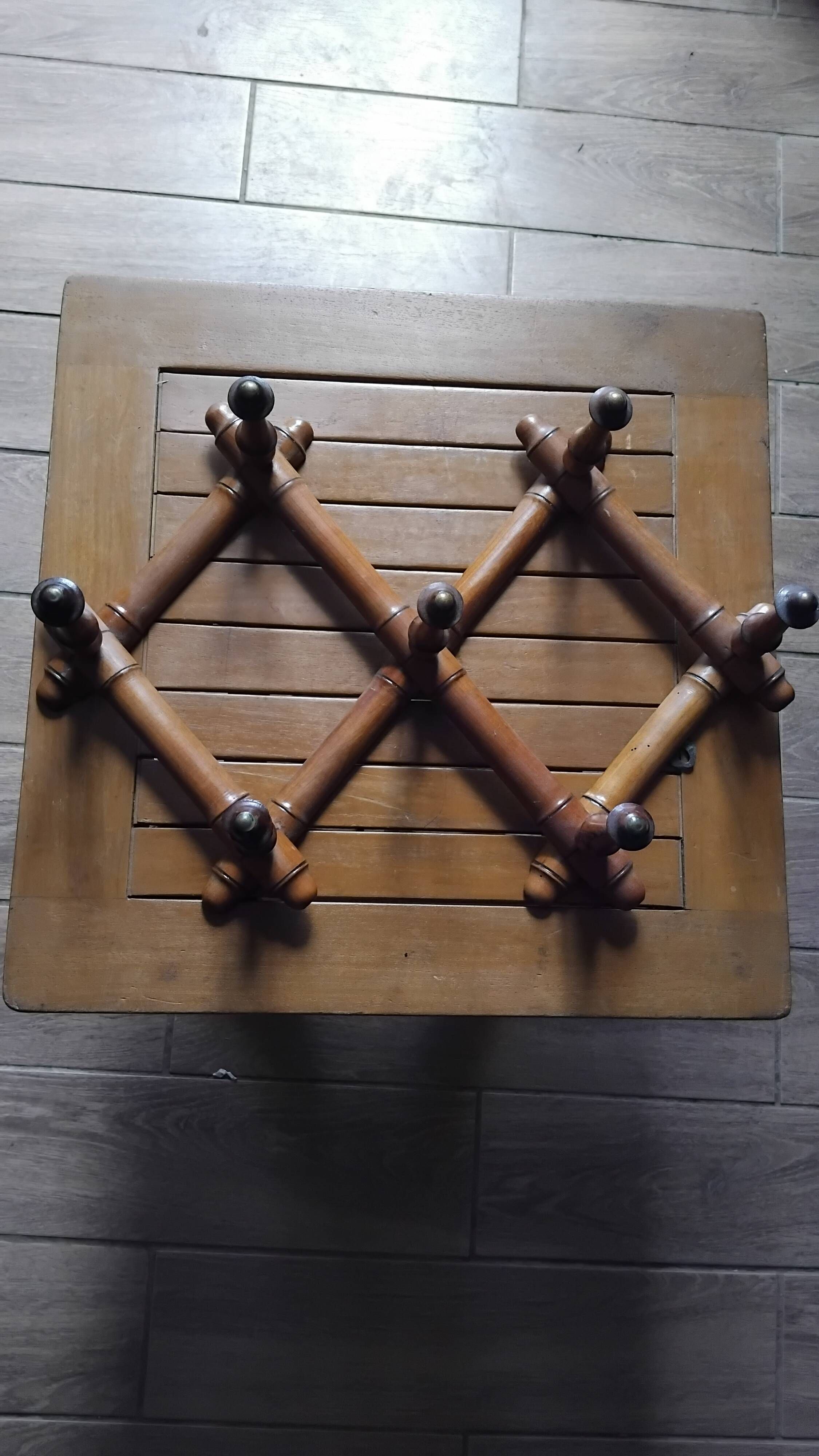 Porte-manteau accordéon en bambou