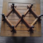 Accordion coat rack in bamboo
