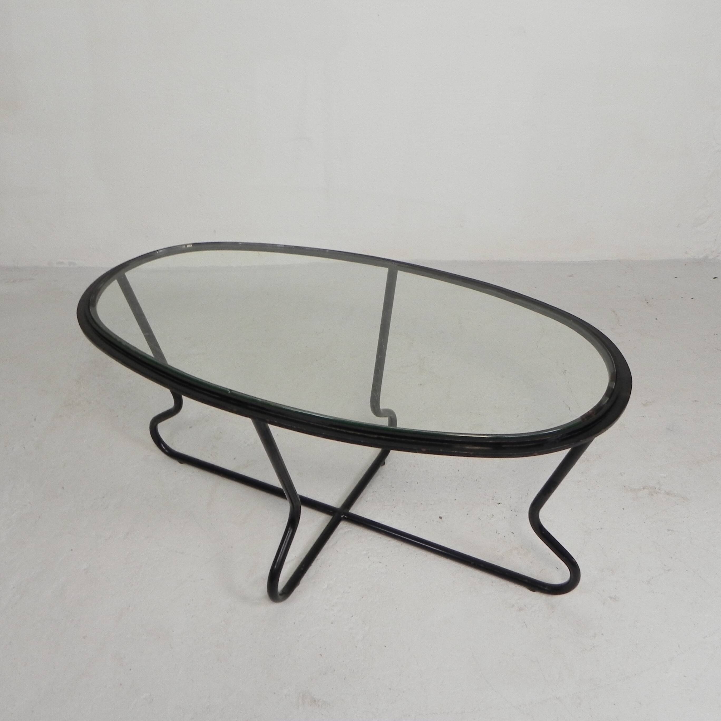 Set of 4 armchairs and a coffee table with tubular structure in Bauhaus style, 1950s.