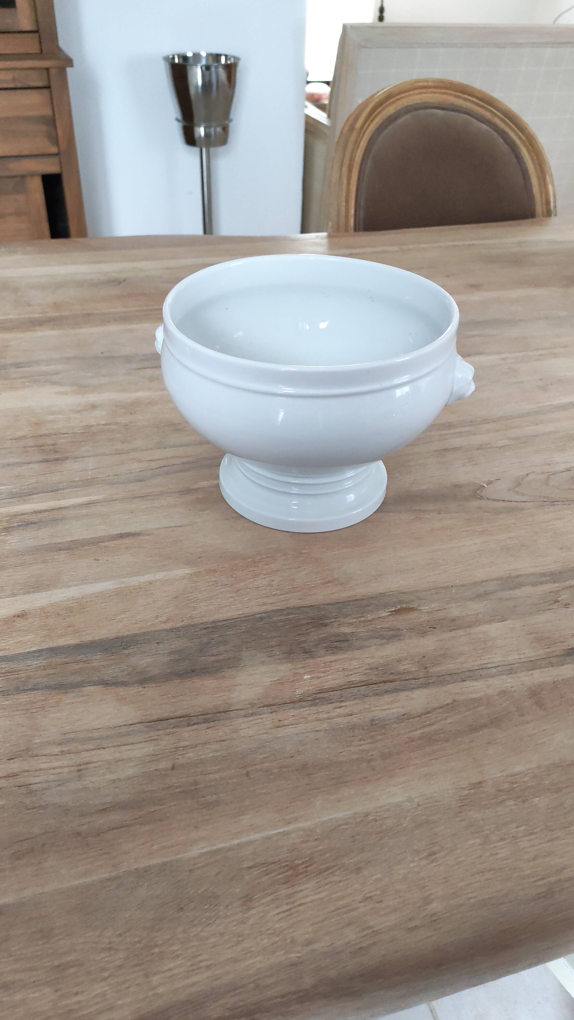 Pillivuyt soup tureen in porcelain – Lion head design