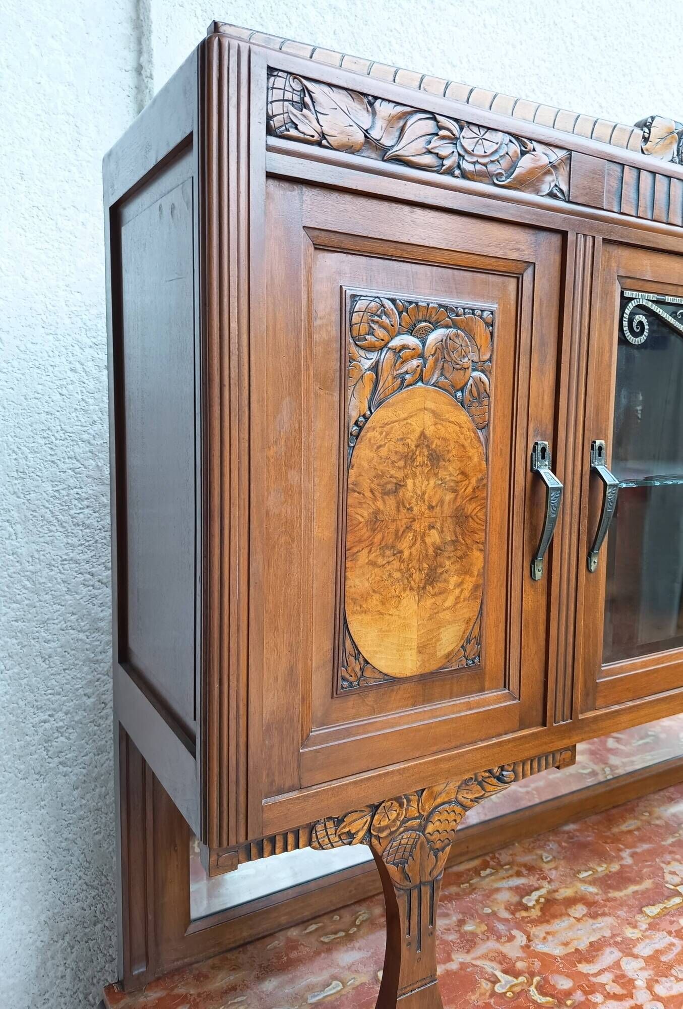 Buffet vaisselier époque Art Déco en ronce de noyer