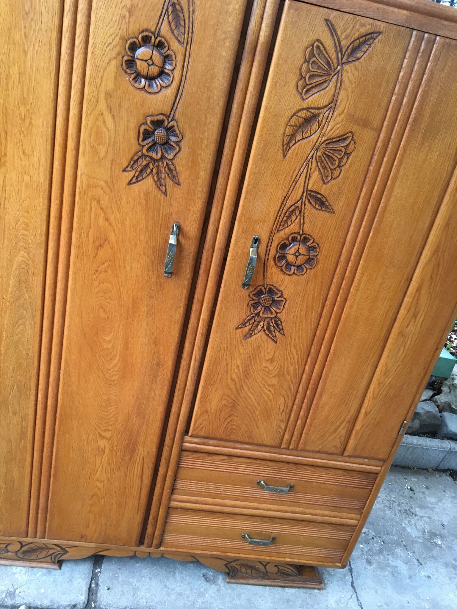 Asymmetrical parisian wardrobe