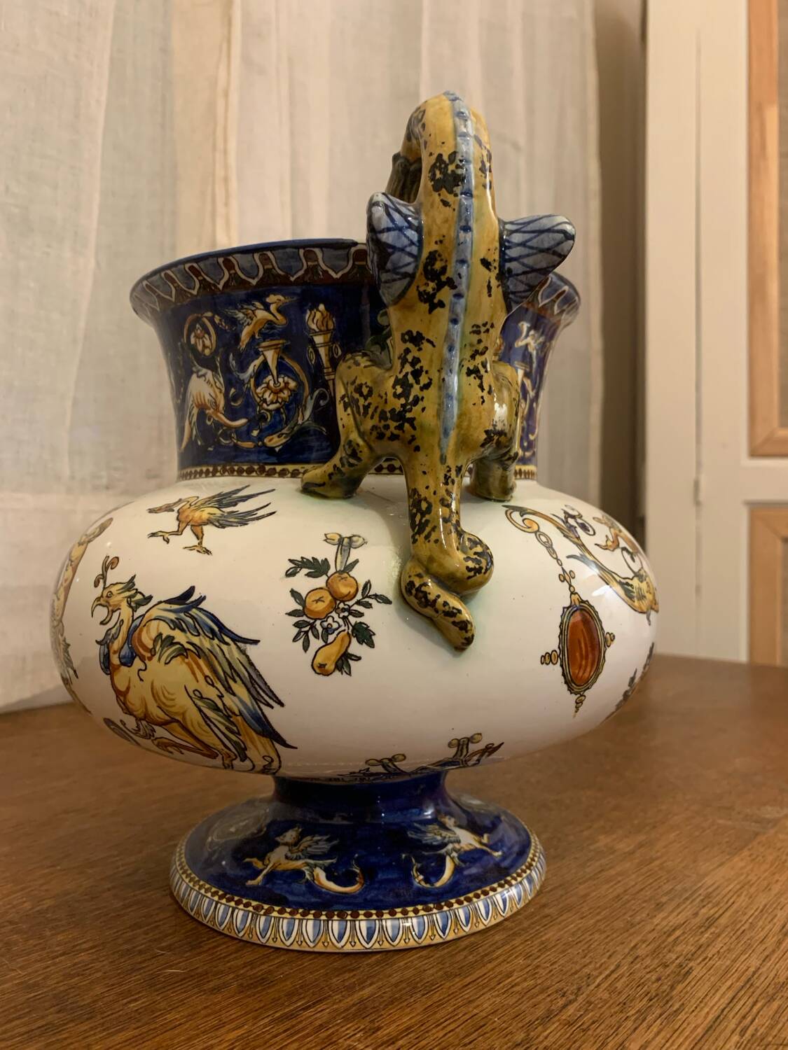 Médicis vase with chimeras in Gien earthenware, 19th century.