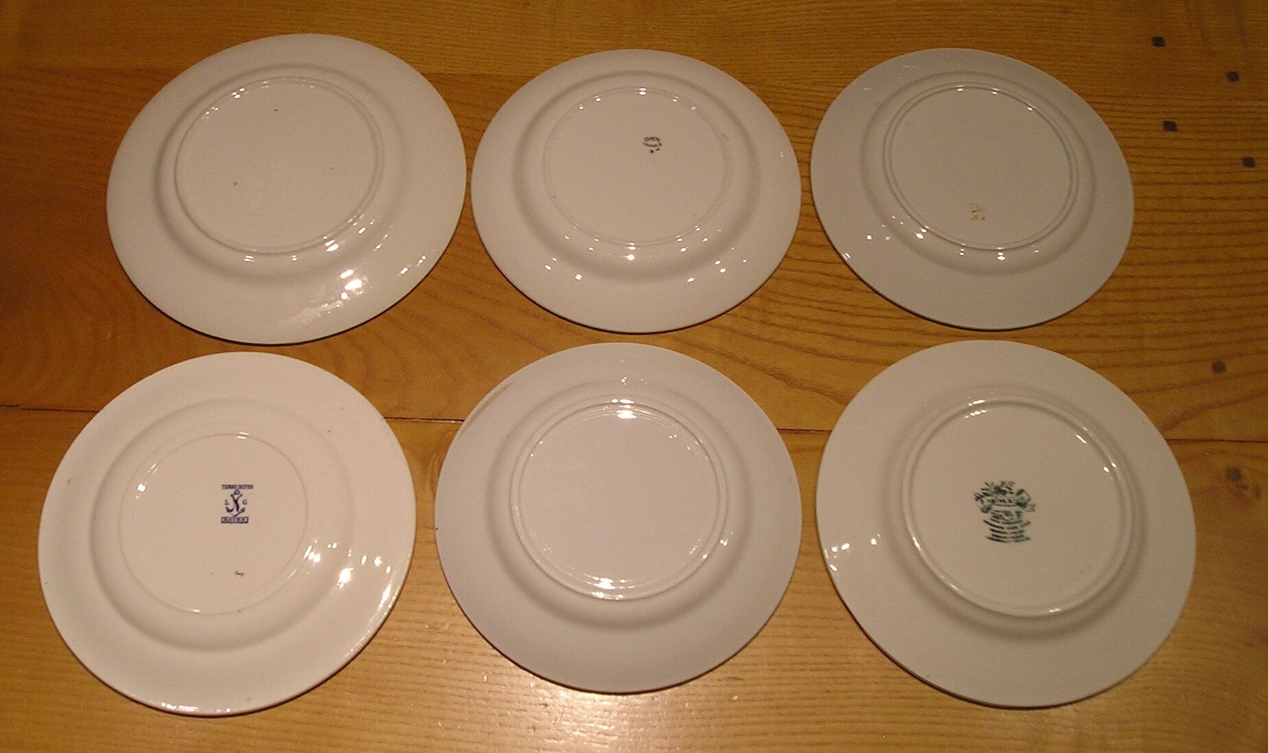 Set of 6 different flat plates