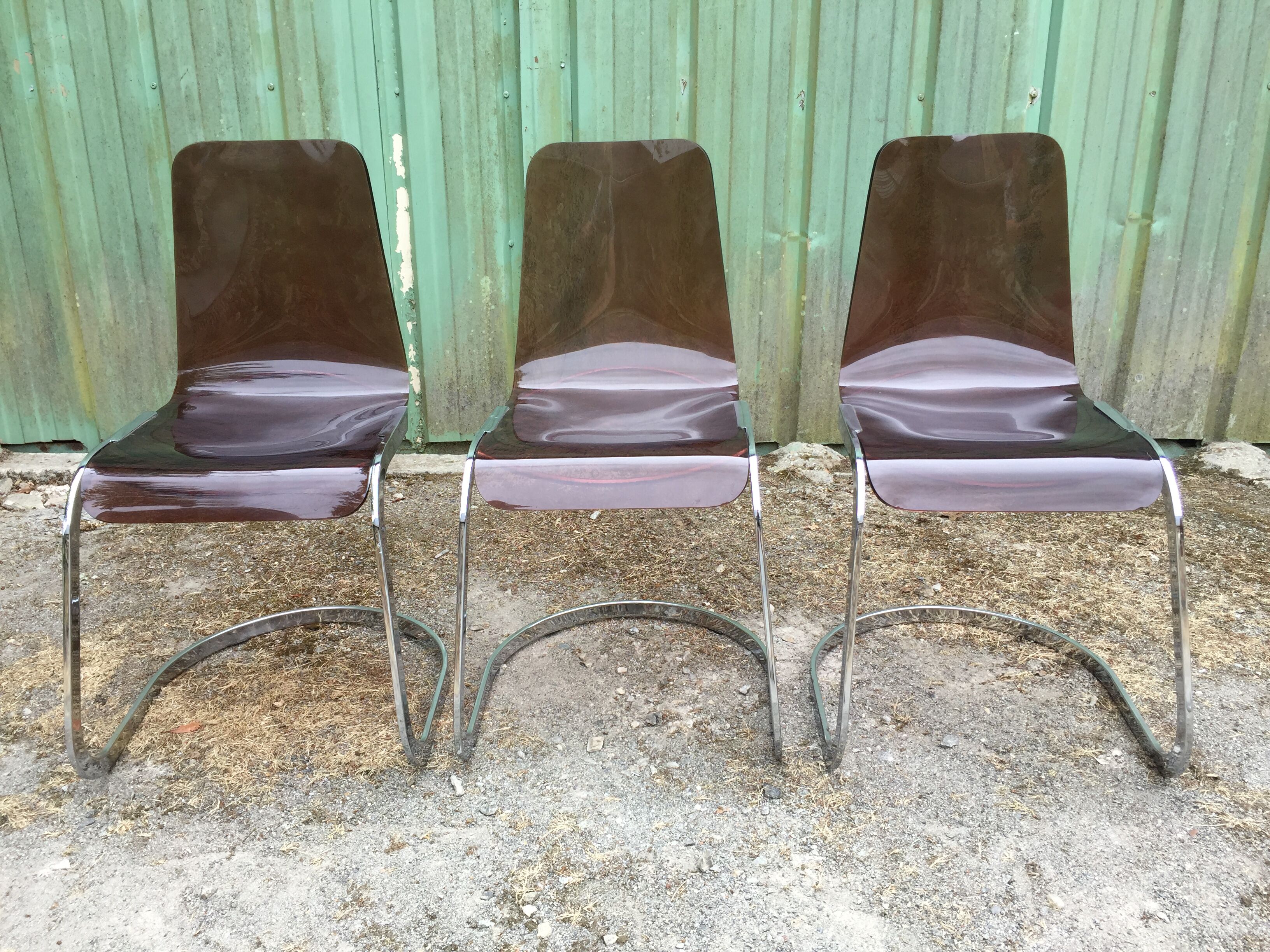 Chairs in plexiglas with chrome metal base