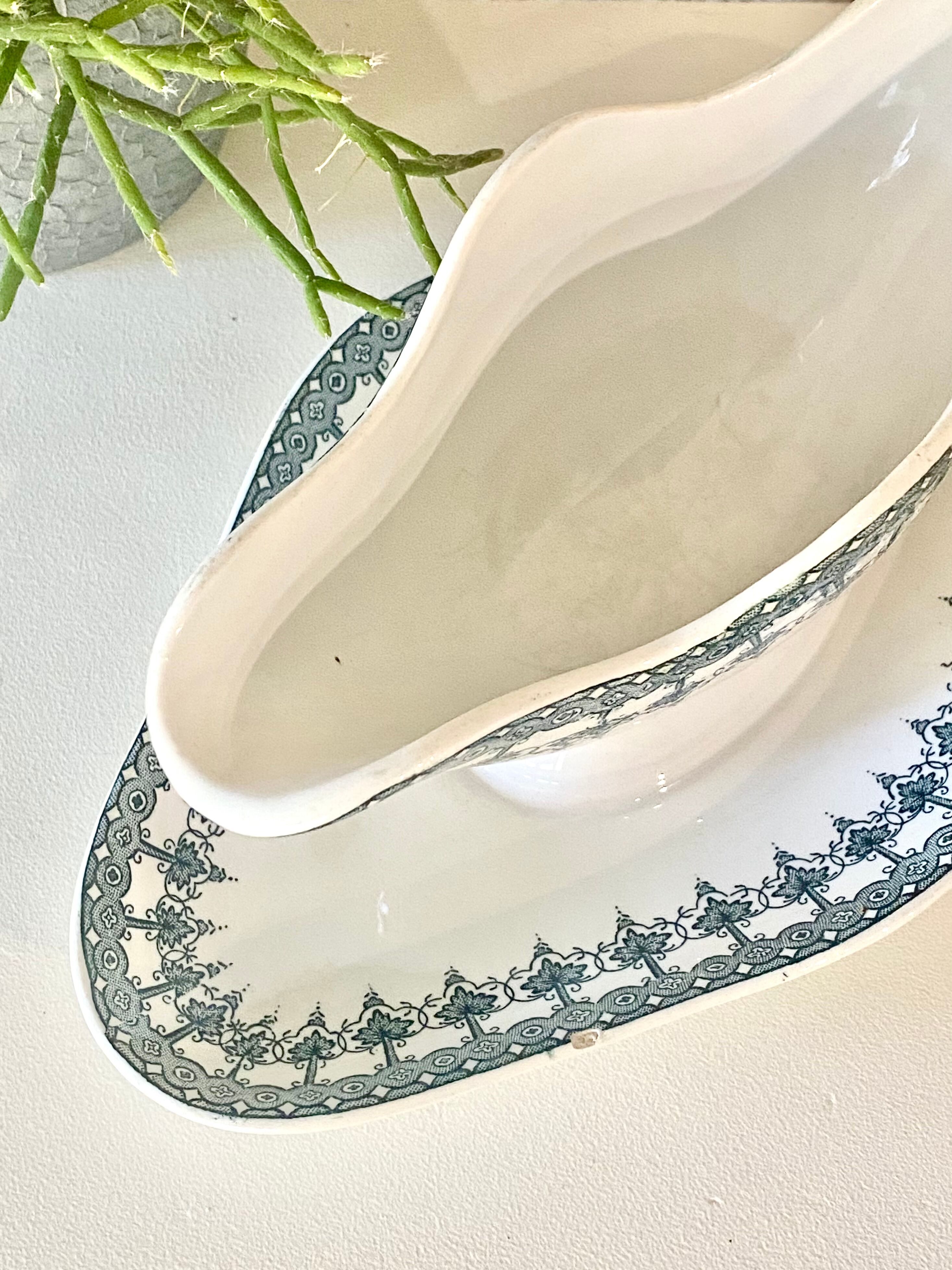Gravy boat