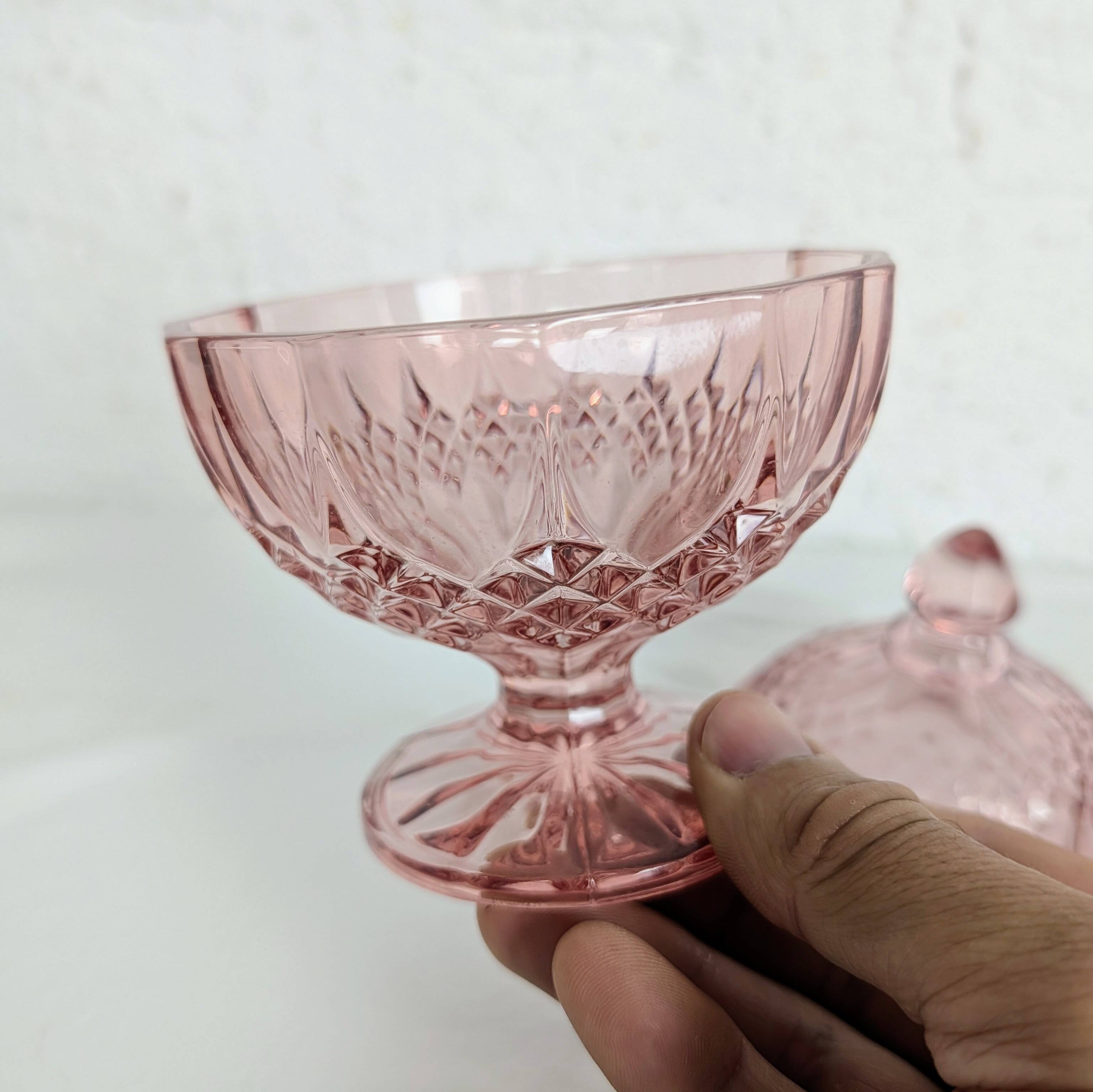 Bonbonnière rose en verre