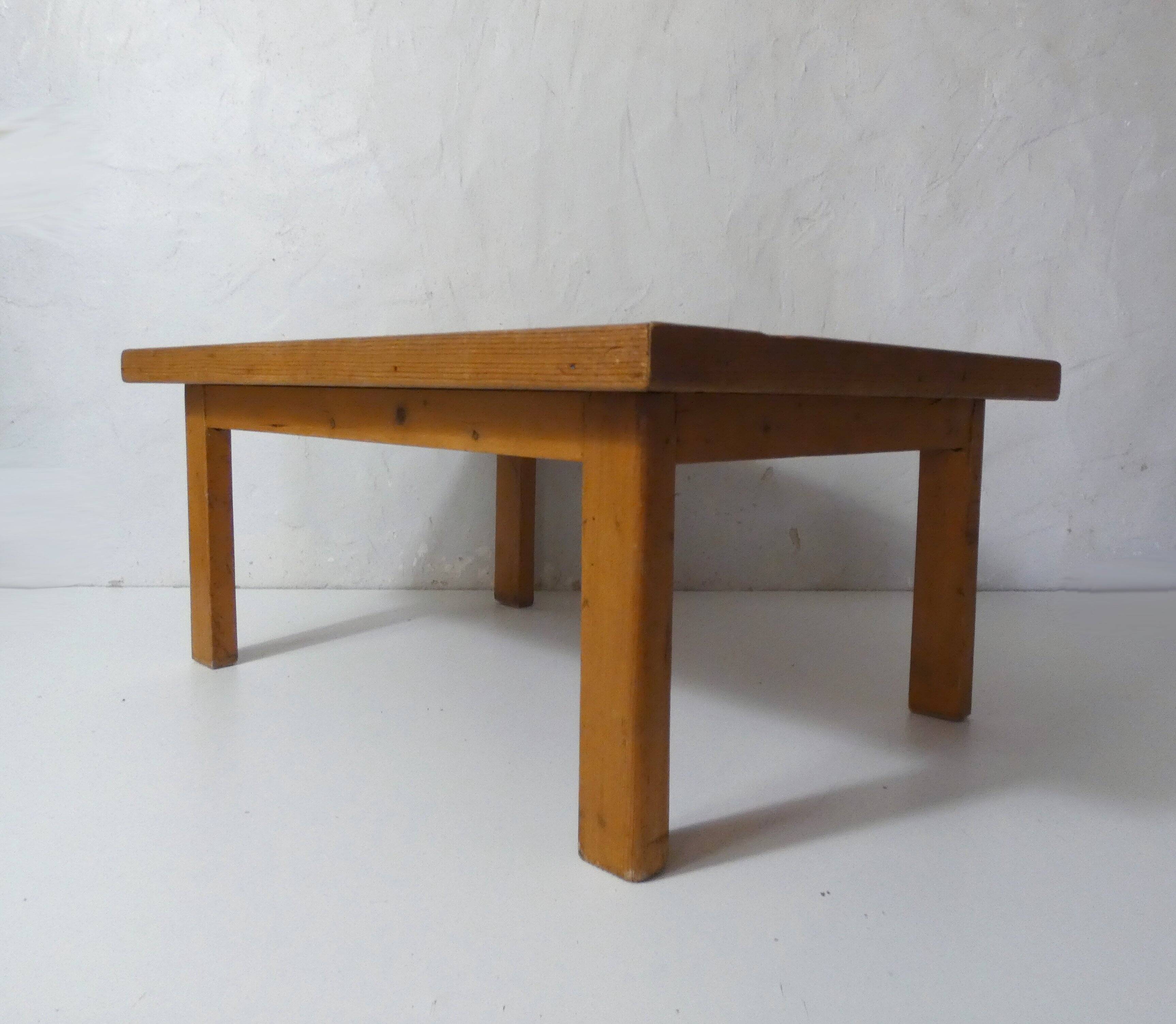 plateau sur pied en bois