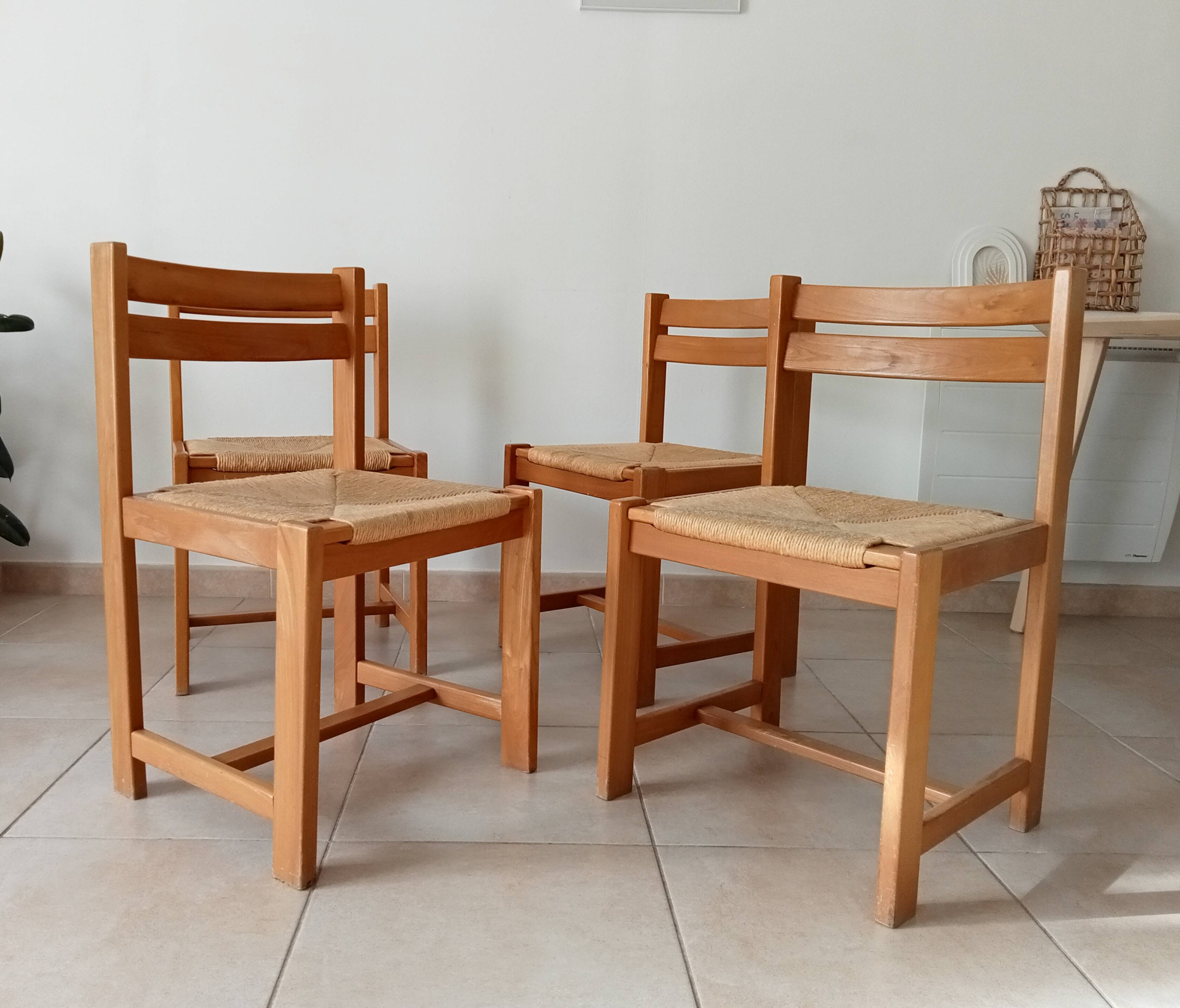 Set of 2 vintage chairs in solid elm and rush in the style of Regain/Asserbo.