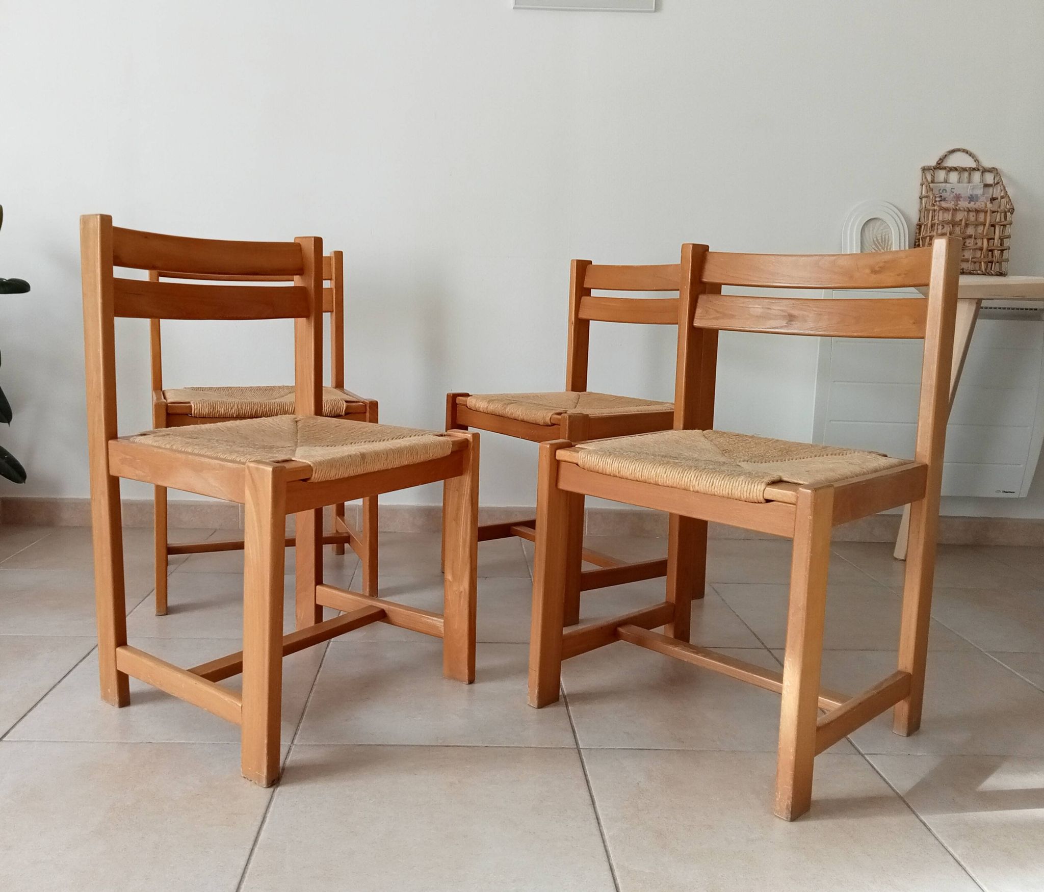 Set of 2 vintage chairs in solid elm and rush in the style of Regain/Asserbo.