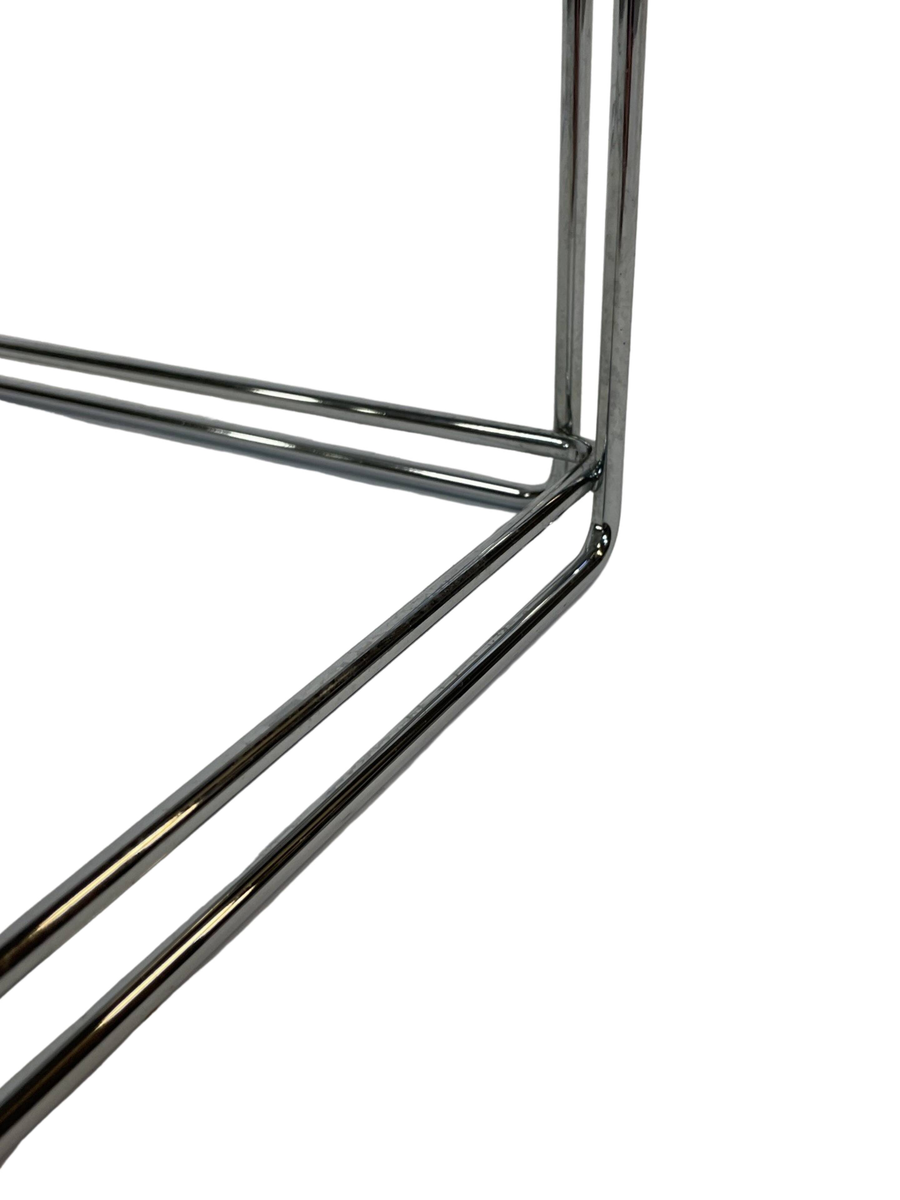 Table d'appoint de Max Sauze, éditée par "isocèle" Design