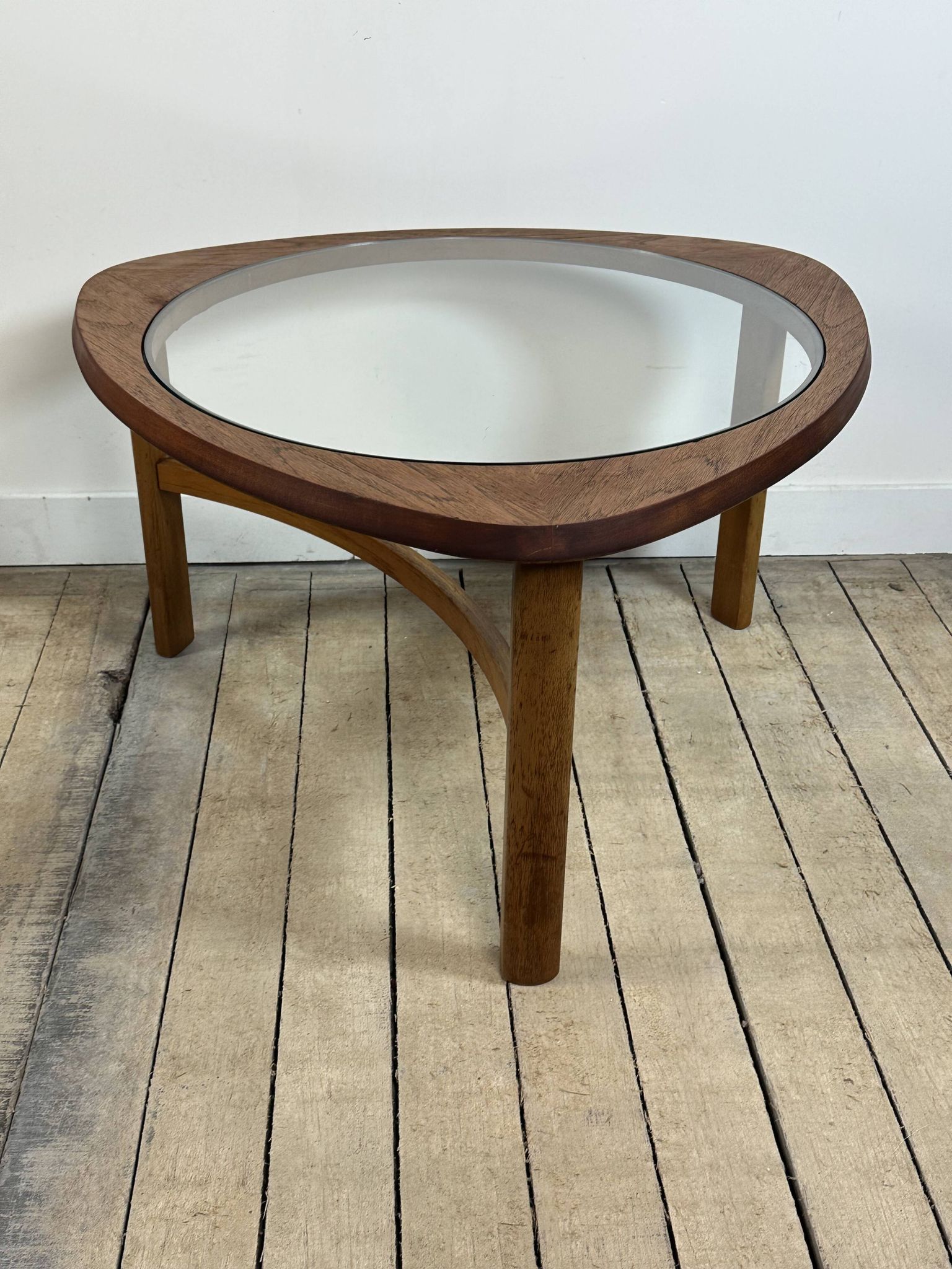 Table basse Tricester par Nathan en teck et vitré 1970