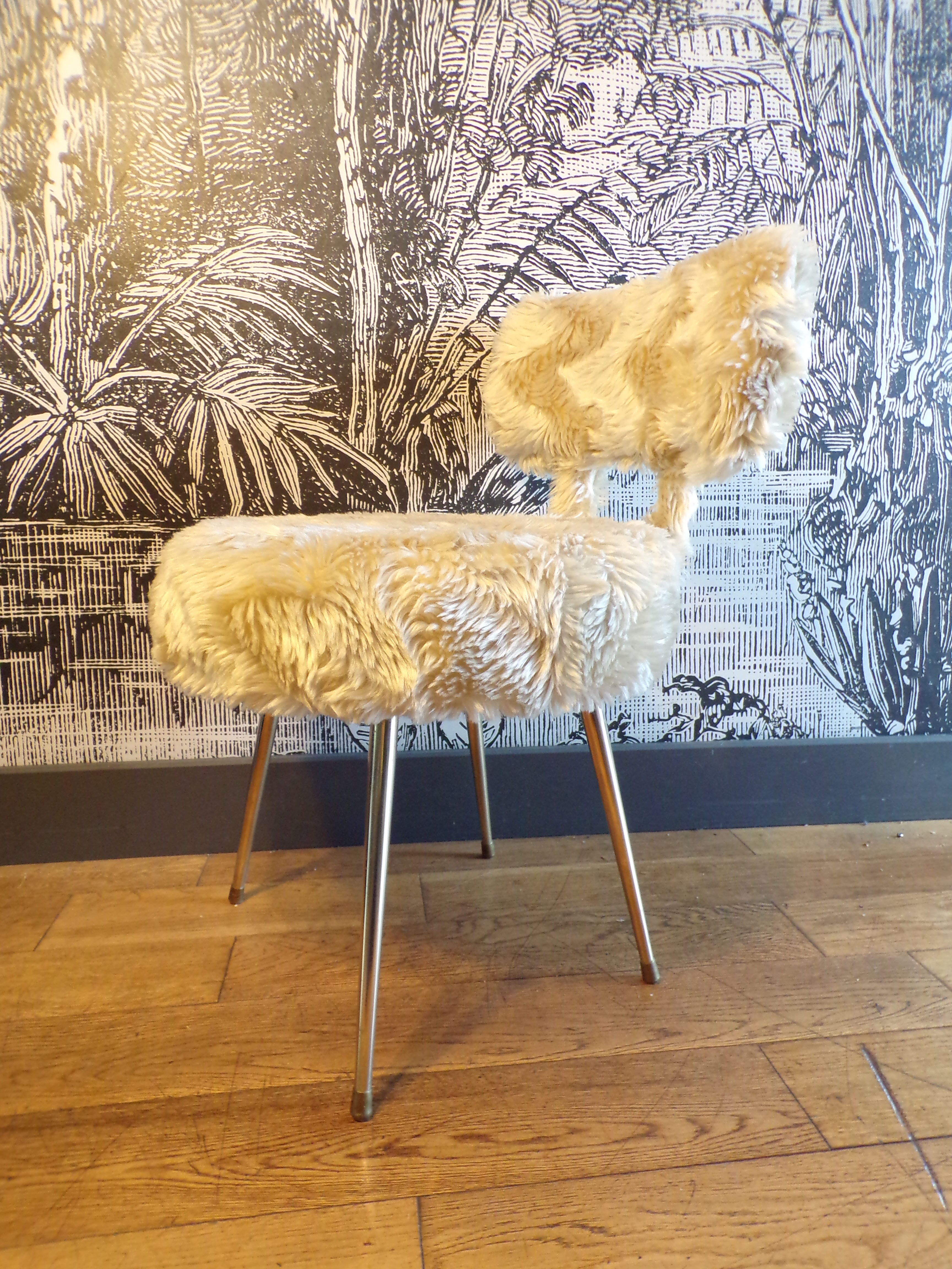 Vintage moumoute chair