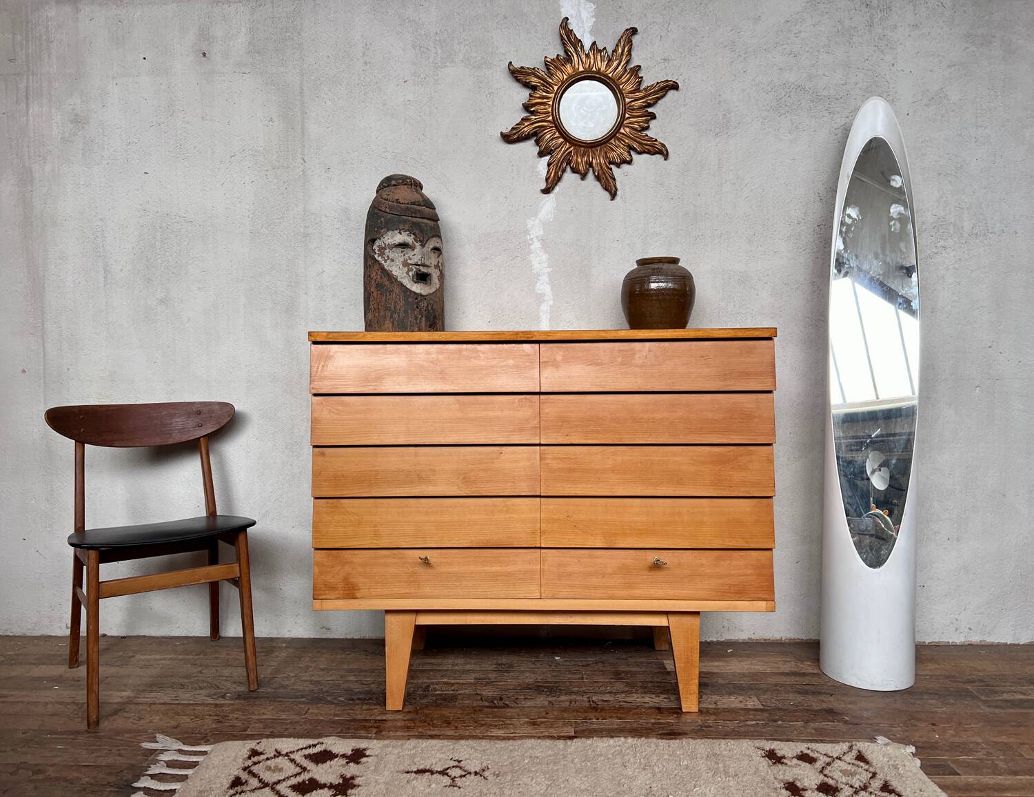 Covered storage unit / vintage silverware with compass feet