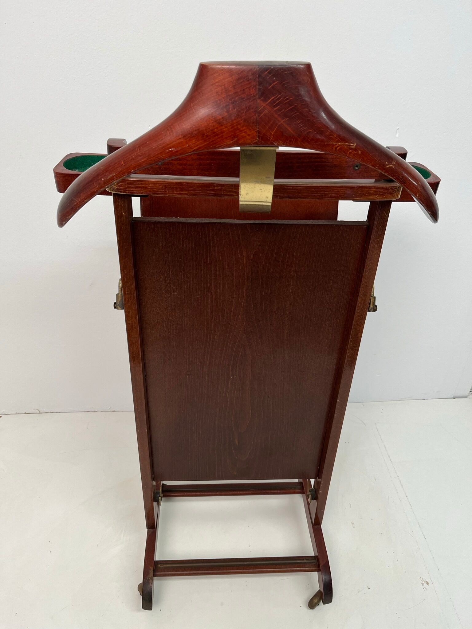 Night valet years 60