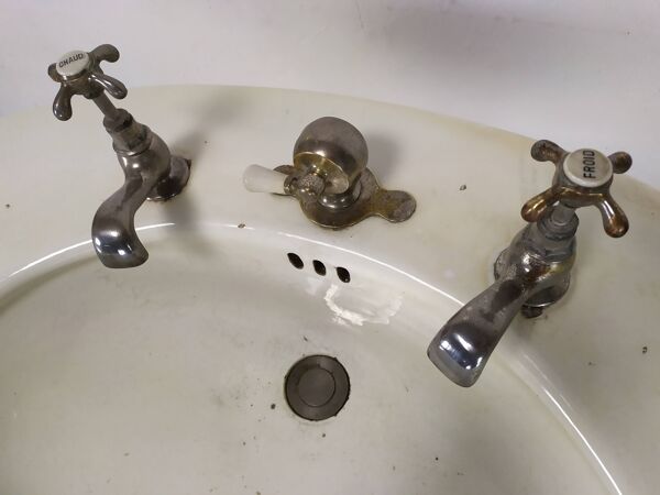 Vasque évier porcelaine sur pied