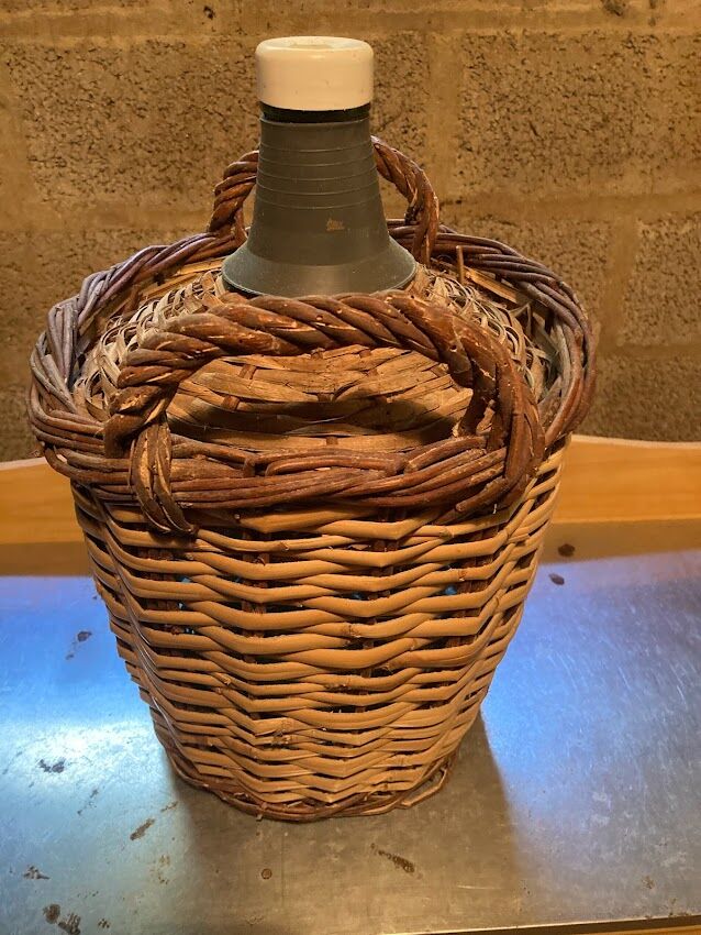 Dame-jeanne in 10L glass and wicker basket, old