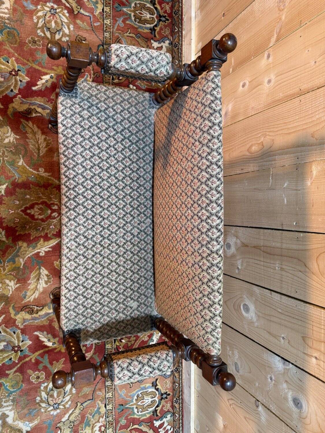 Small office bench in mahogany in the Louis XIII style.