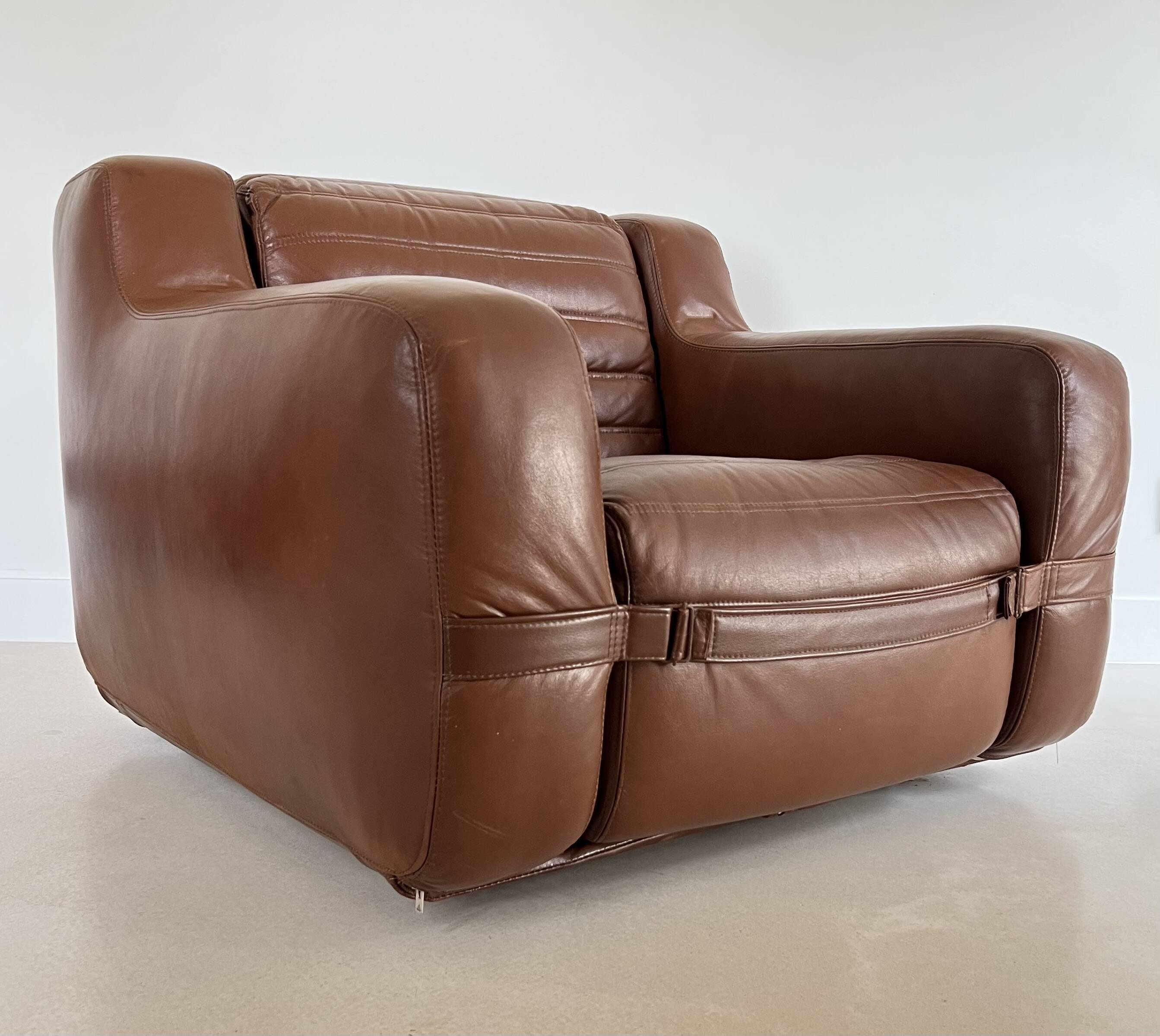 Fauteuil prototype en simili cuir marron par Michel Ducaroy, France années