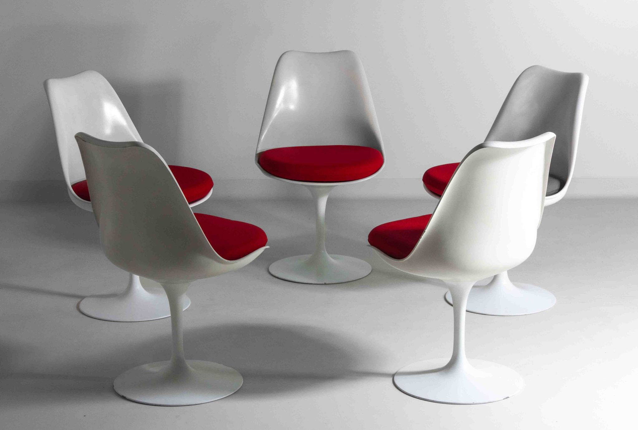 Beautiful set of 5 tulip chairs by Eero Saarinen for Knoll International, 1970s