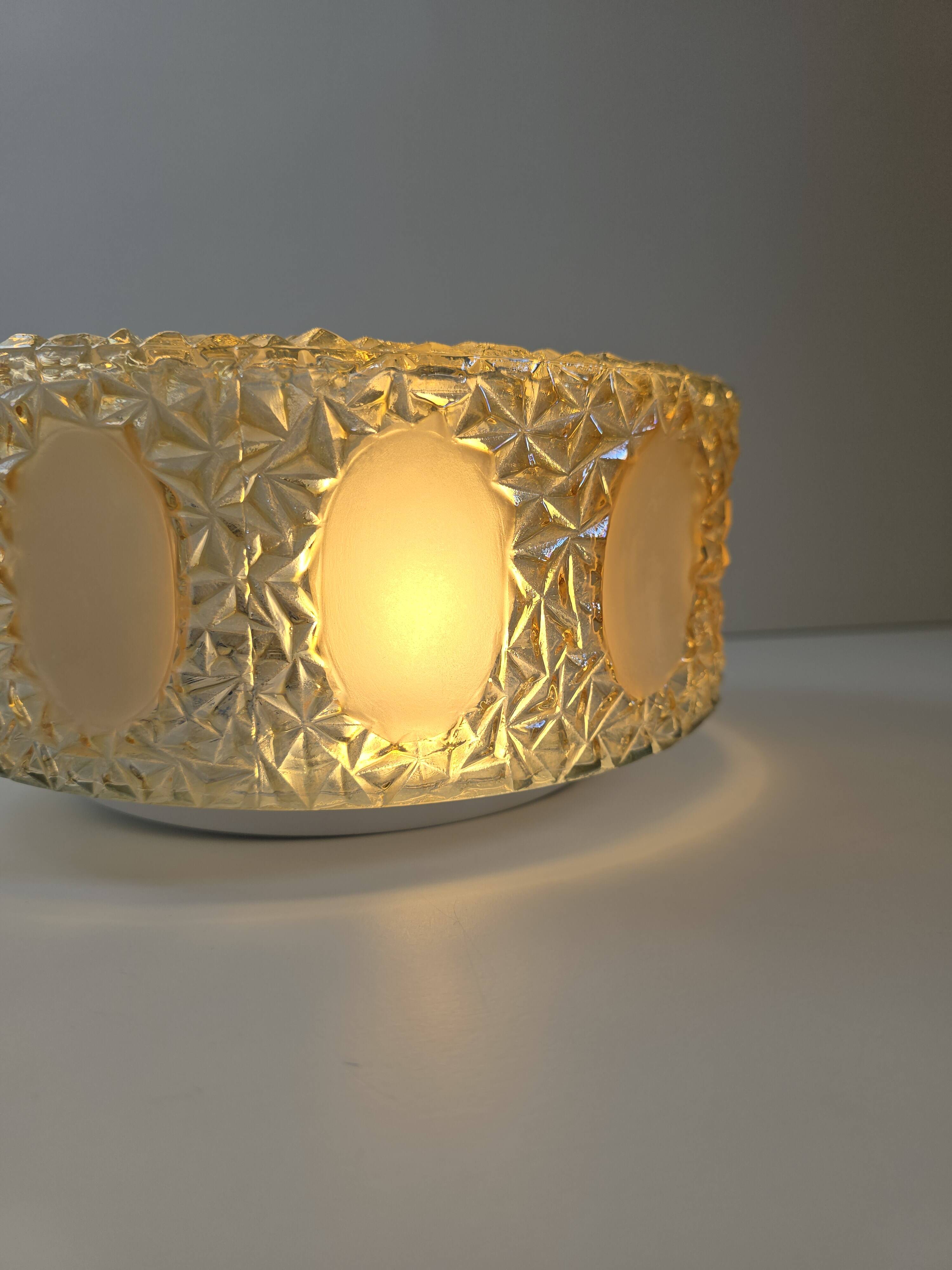 Plafonnier applique vintage Elgo 1970