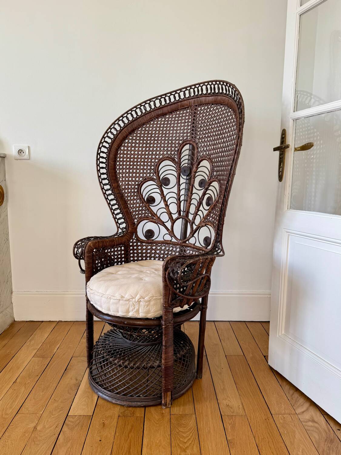 Pomaré Emmanuelle Armchair