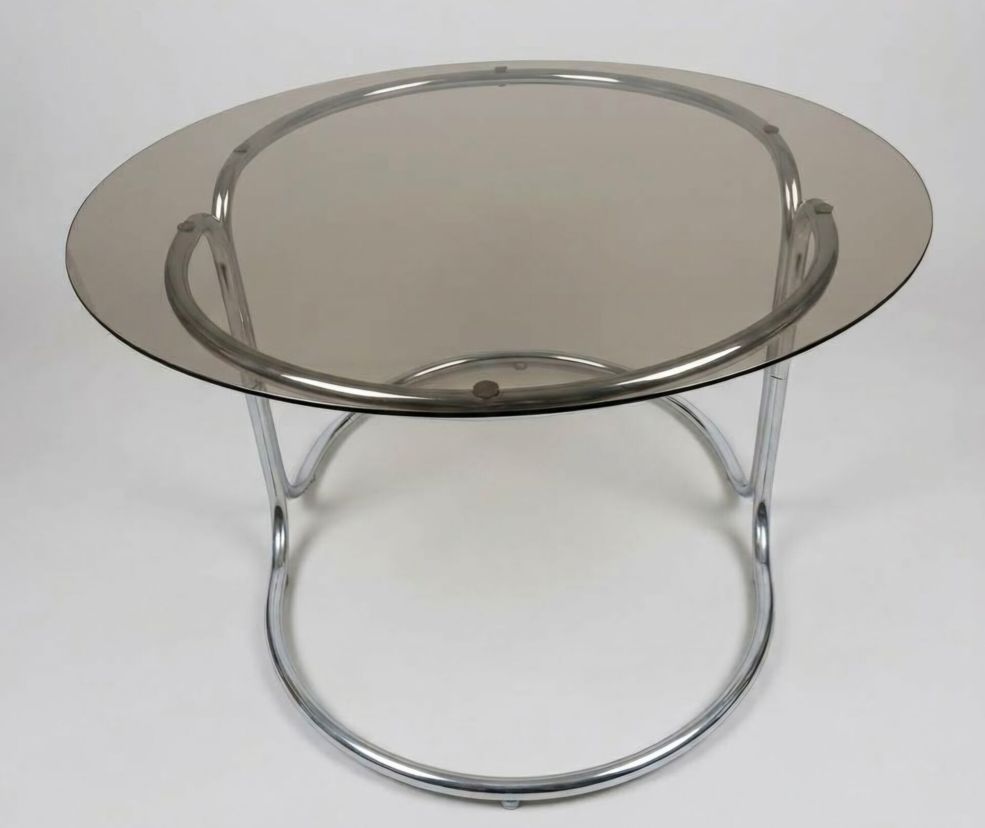 ​Table à manger en métal chromé et verre fumé