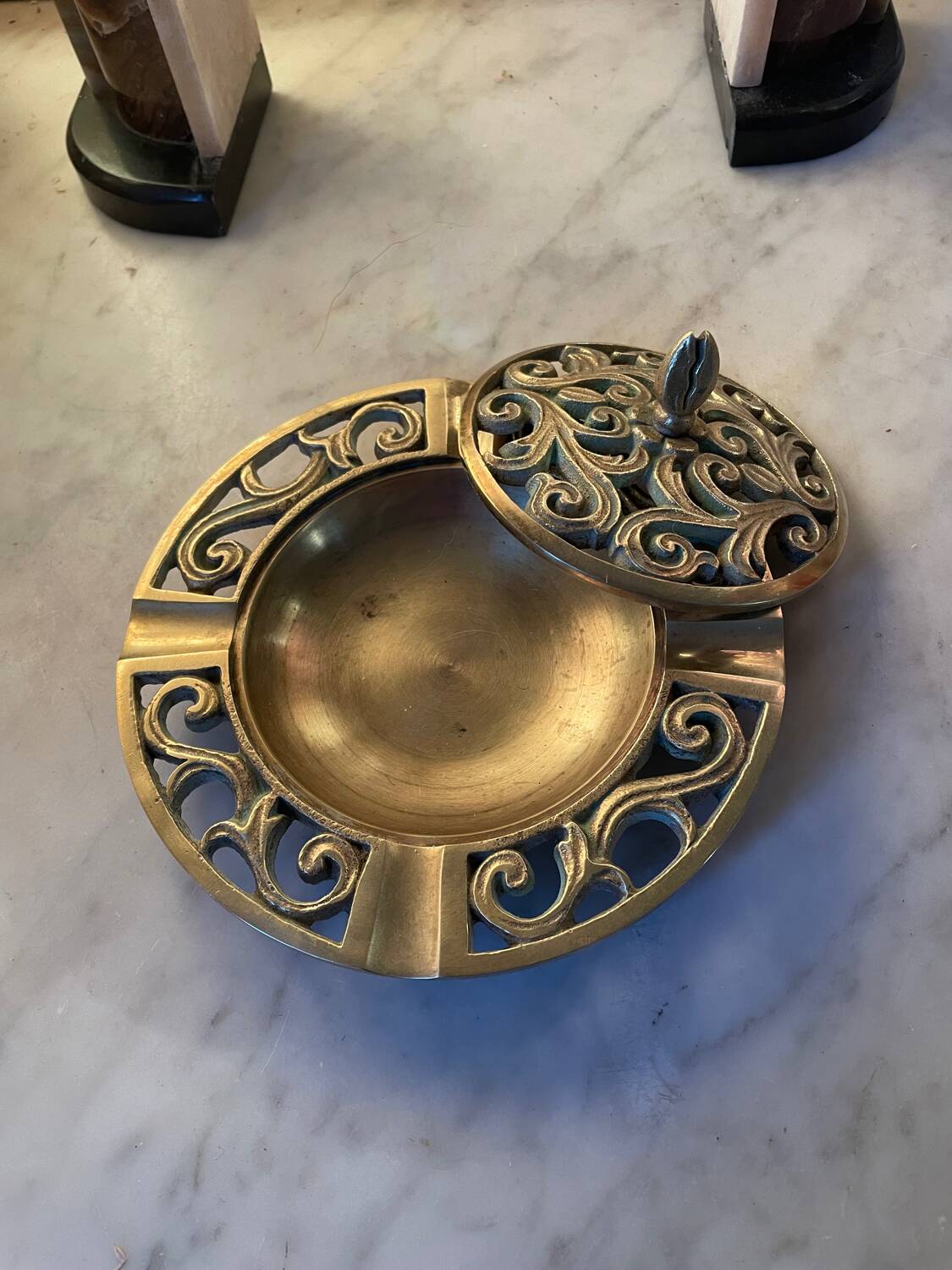 Cendrier couvert en bronze vintage